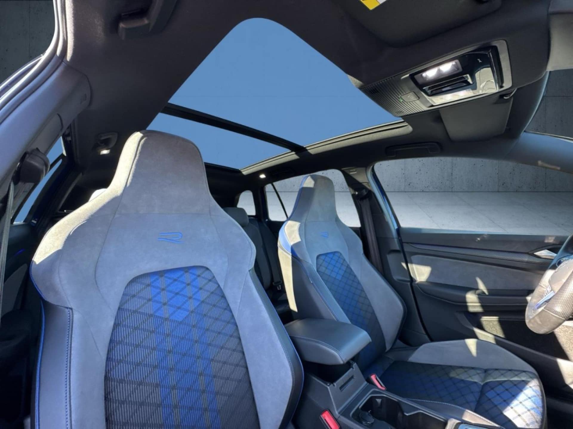 Volkswagen Golf Variant R