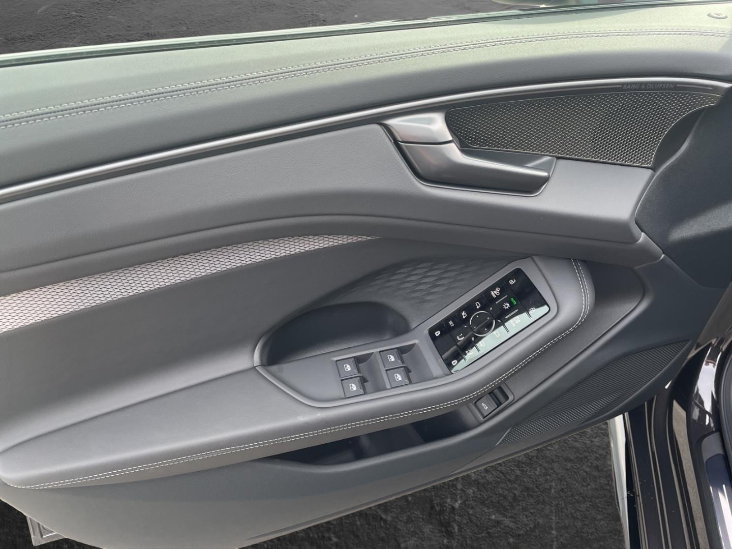 Bild über Audi A6 Avant e-hybrid edition one e-hybrid quattro 270 kW S tronic - für weitere Informationen kontaktieren Sie den Audi Partner