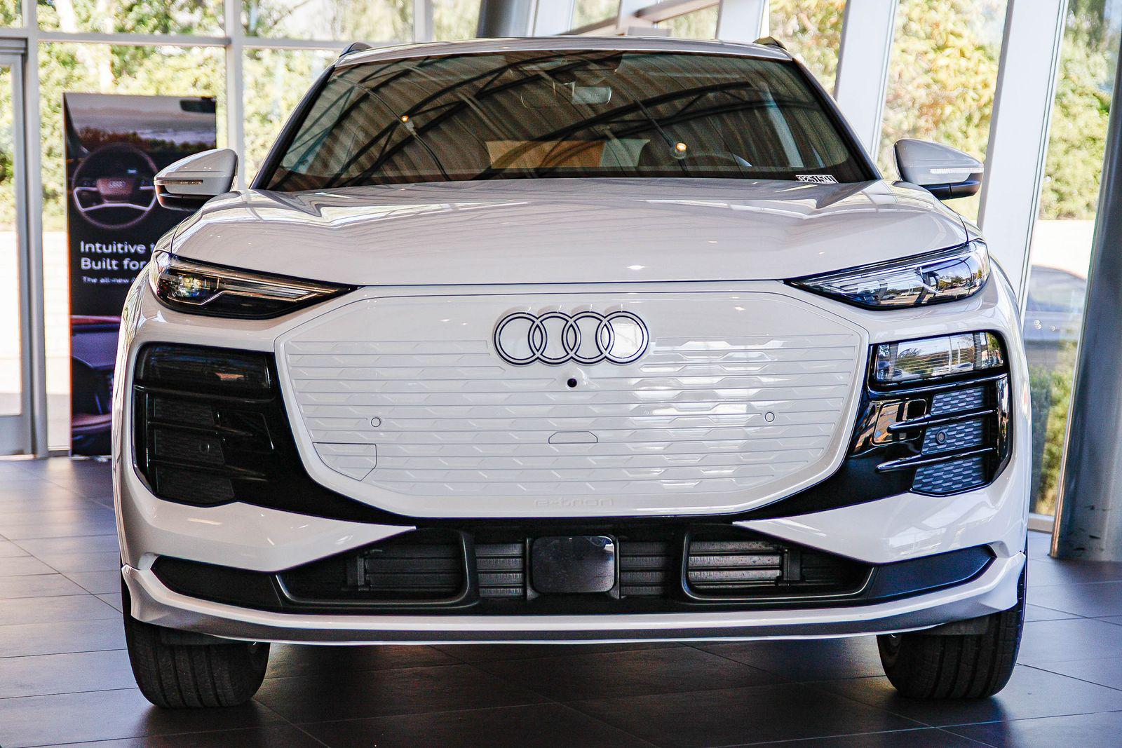 2025 Audi Q6 e-tron Premium quattro's photo