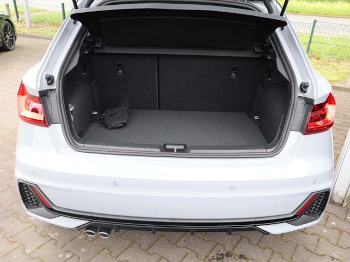 Bild über Audi A1 Sportback S line 40 TFSI S tronic - für weitere Informationen kontaktieren Sie den Audi Partner
