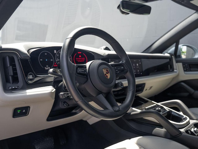 2025 Porsche Cayenne Coupé