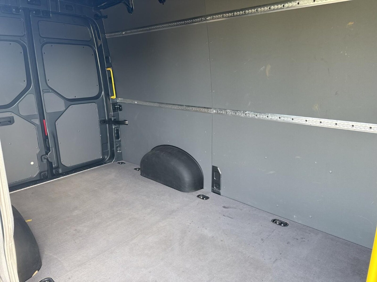 Volkswagen Crafter Kasten mittlerer Radstand – Bild 13