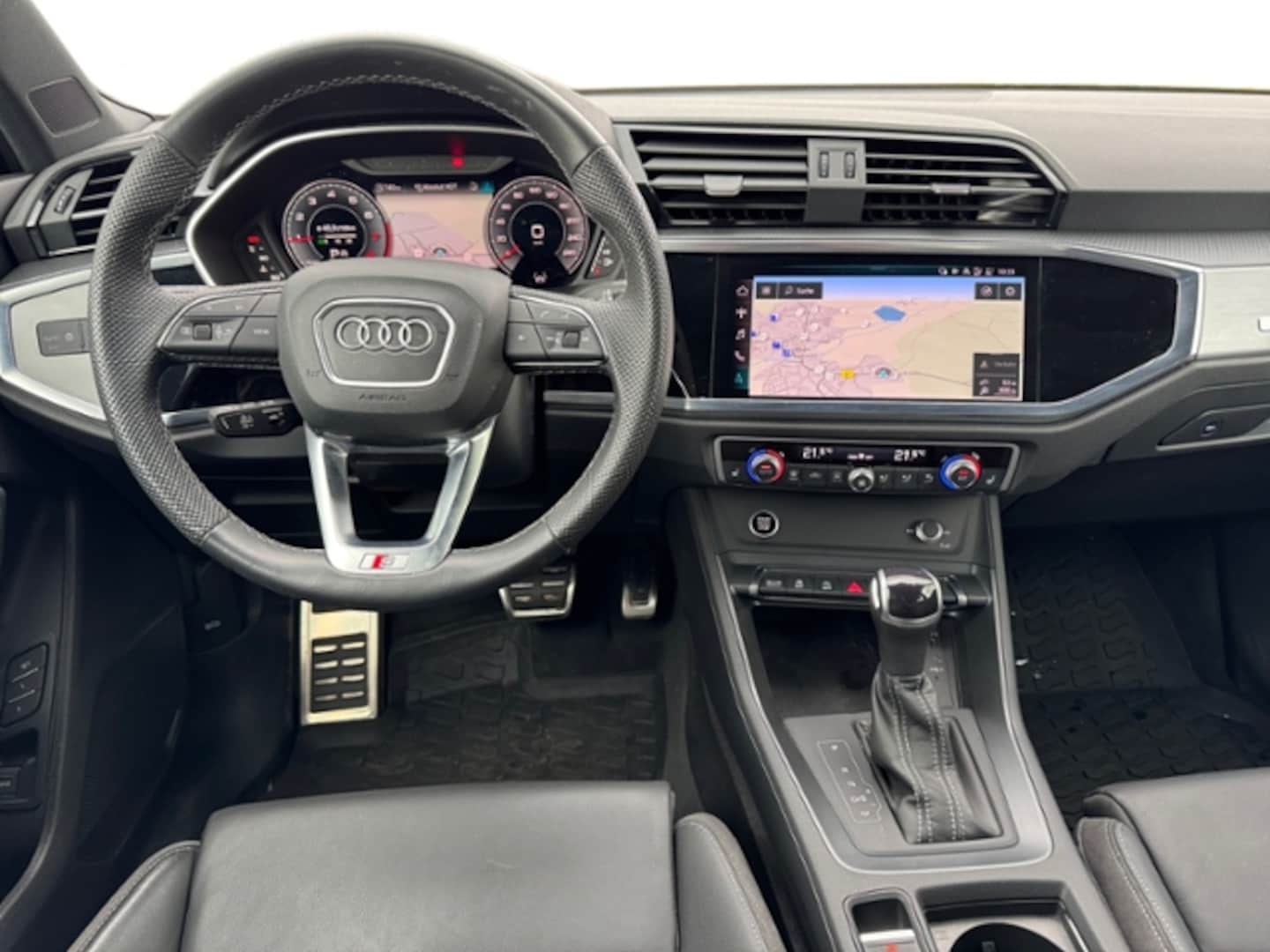Bild über Audi Q3 S line 35 TFSI S tronic - für weitere Informationen kontaktieren Sie den Audi Partner