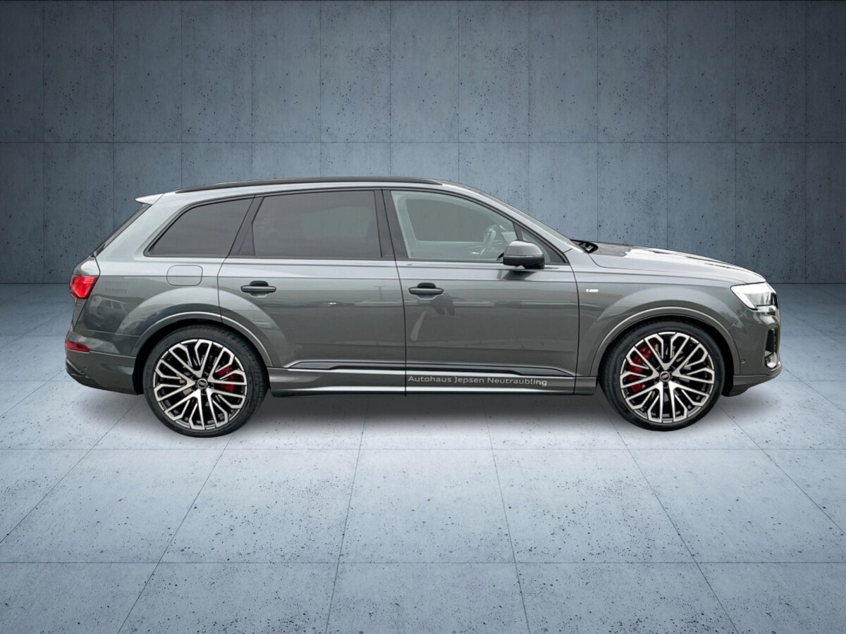 Image about Audi Q7 SUV TFSI e S line 60 TFSI e quattro tiptronic