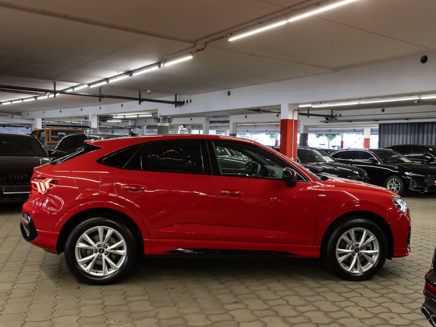 Bild über Audi Q3 Sportback S line 40 TFSI quattro S tronic - für weitere Informationen kontaktieren Sie den Audi Partner