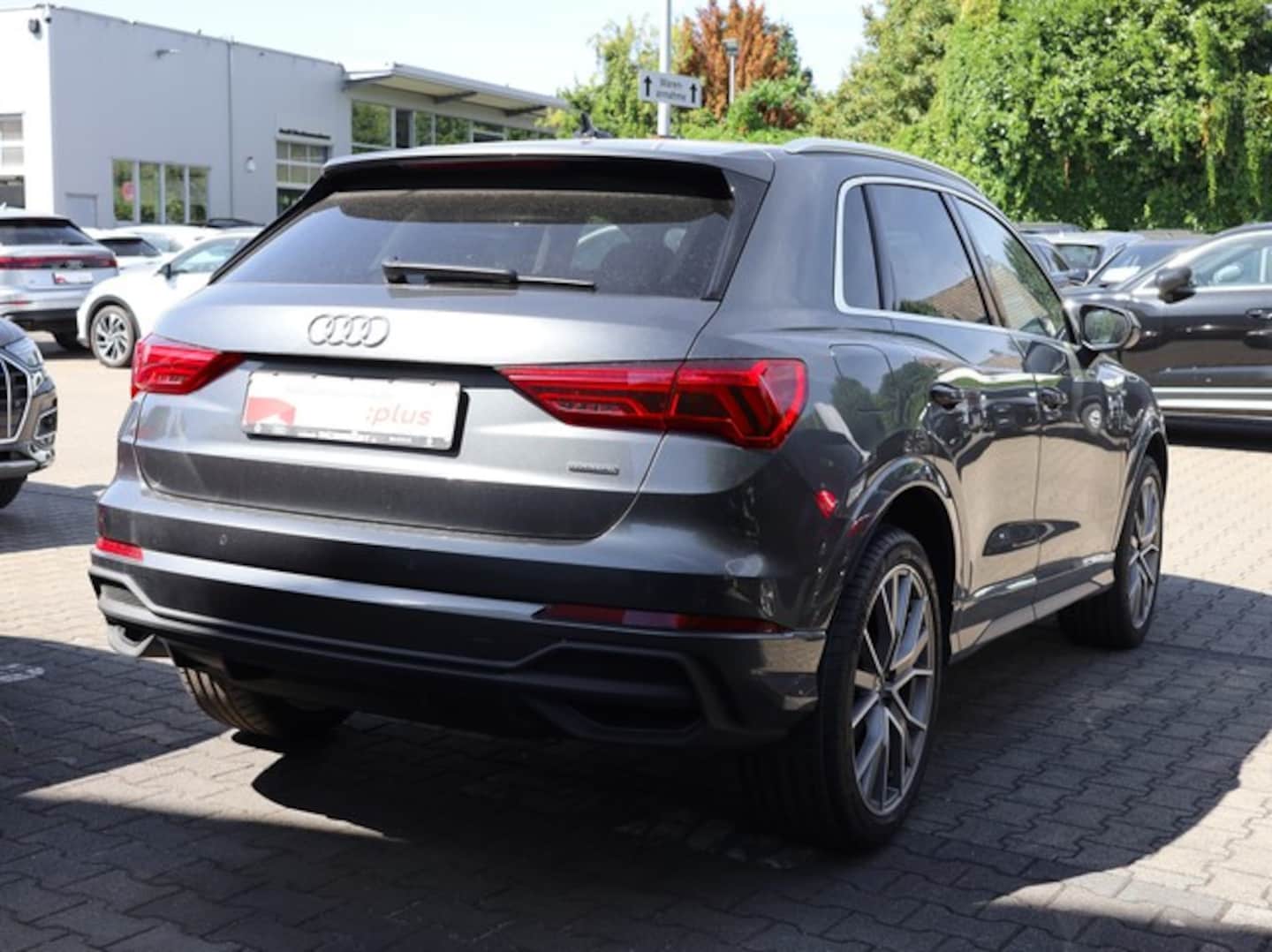 Bild über Audi Q3 TFSI quattro 180 kW S tronic - für weitere Informationen kontaktieren Sie den Audi Partner