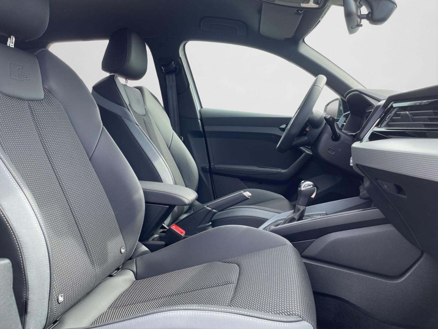 Bild über Audi A1 Sportback S line 30 TFSI S tronic - für weitere Informationen kontaktieren Sie den Audi Partner