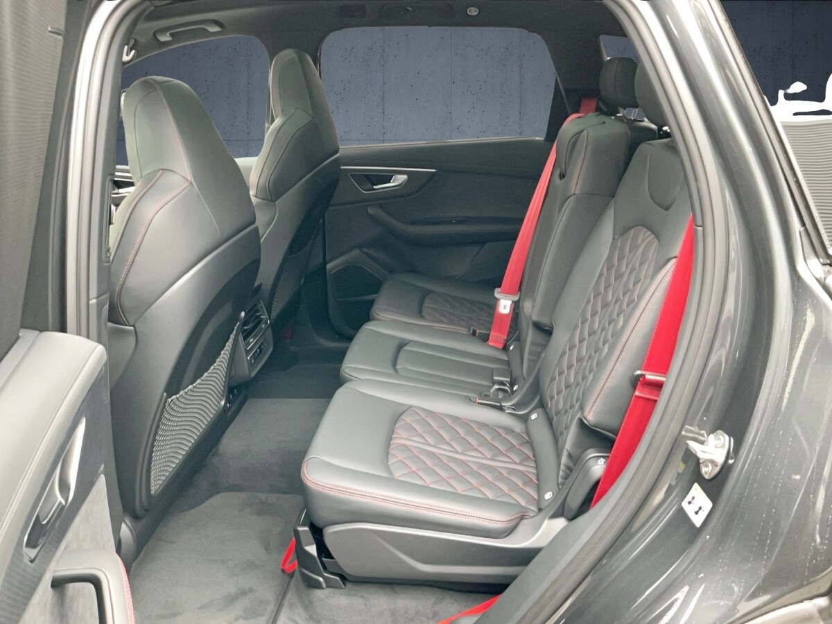 Image about Audi Q7 SUV TFSI e S line 60 TFSI e quattro tiptronic