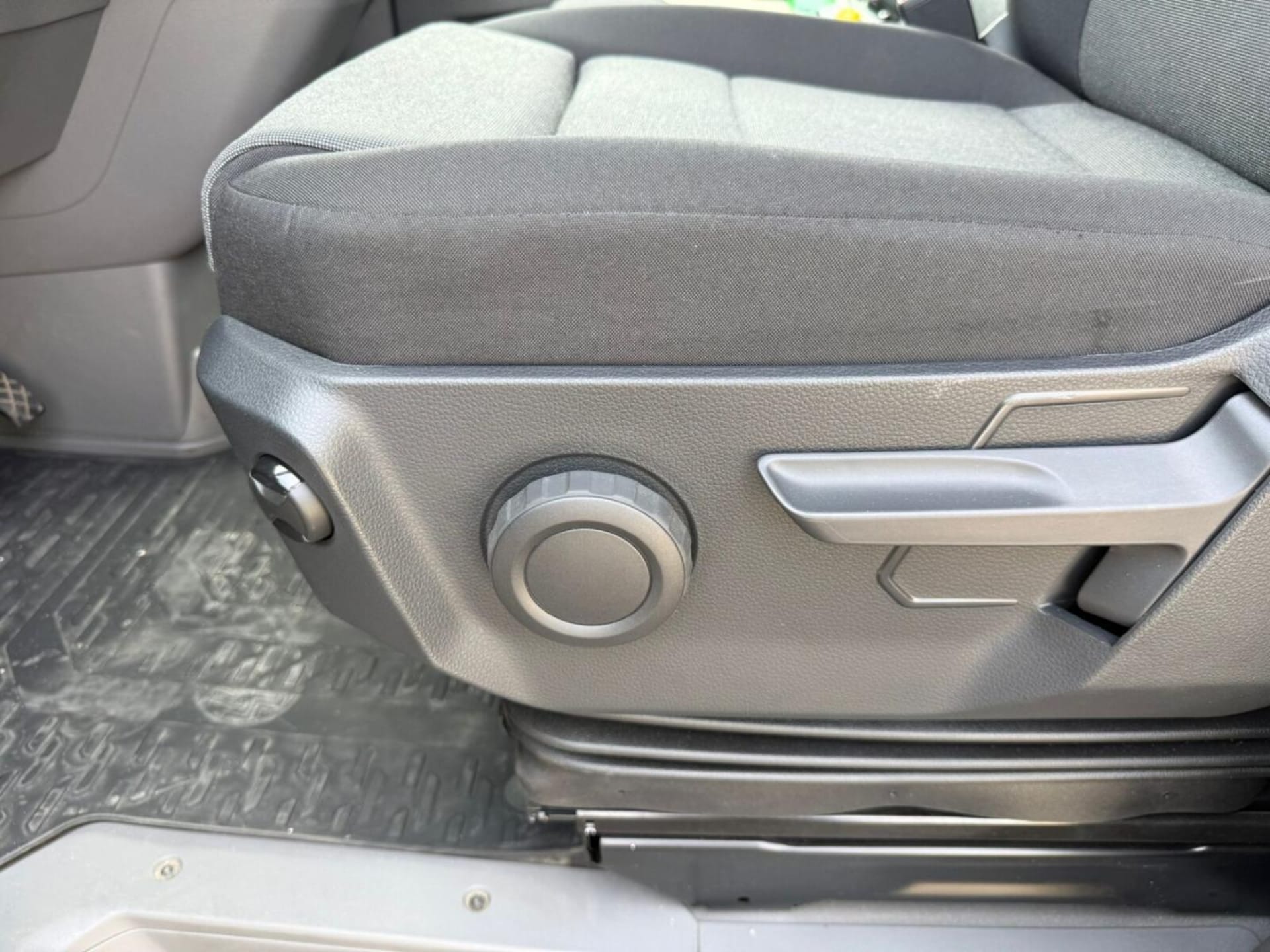 Volkswagen Crafter Furgon średni rozstaw osi