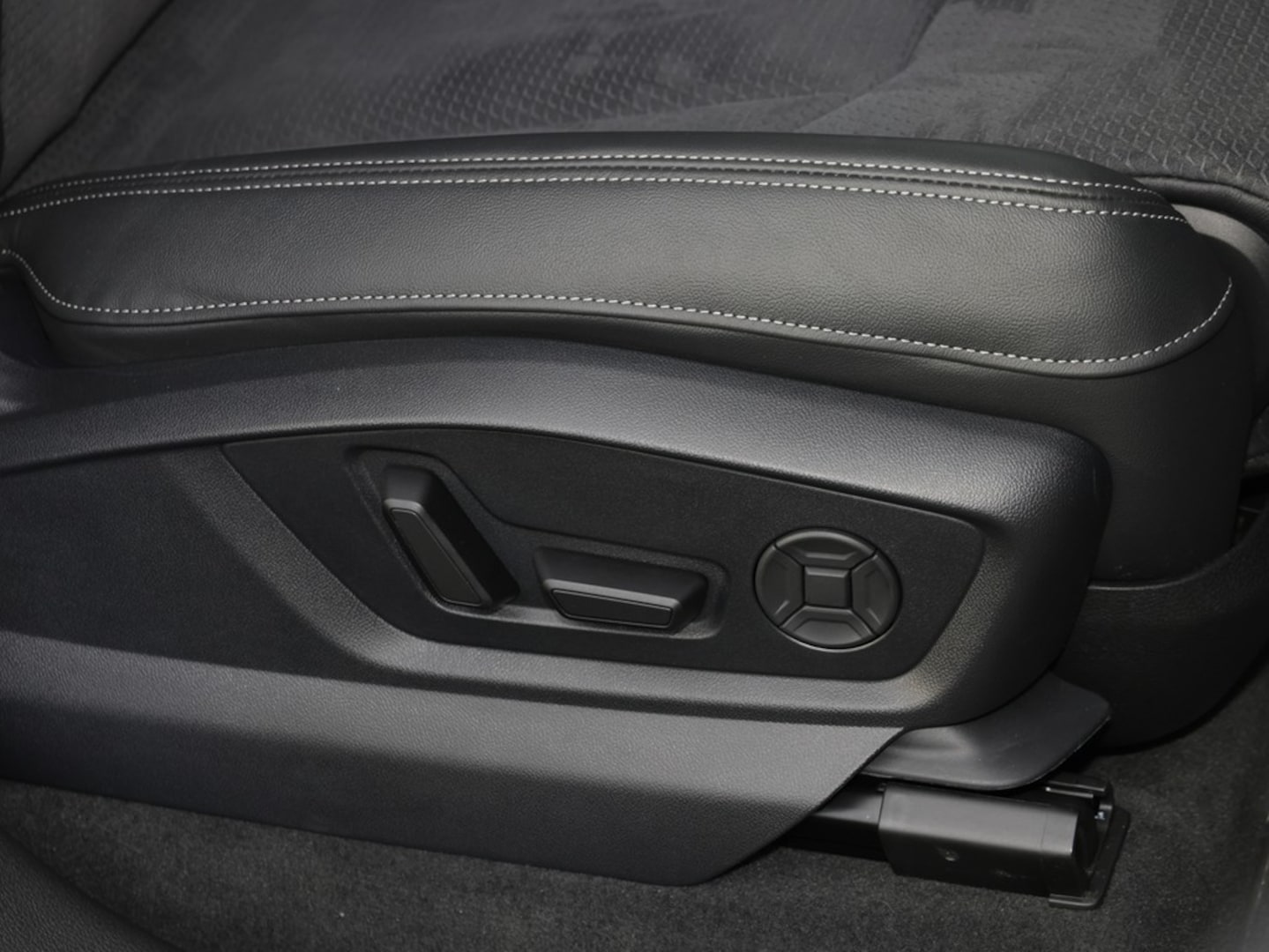 Bild über Audi Q7 SUV TDI quattro 170 kW tiptronic - für weitere Informationen kontaktieren Sie den Audi Partner