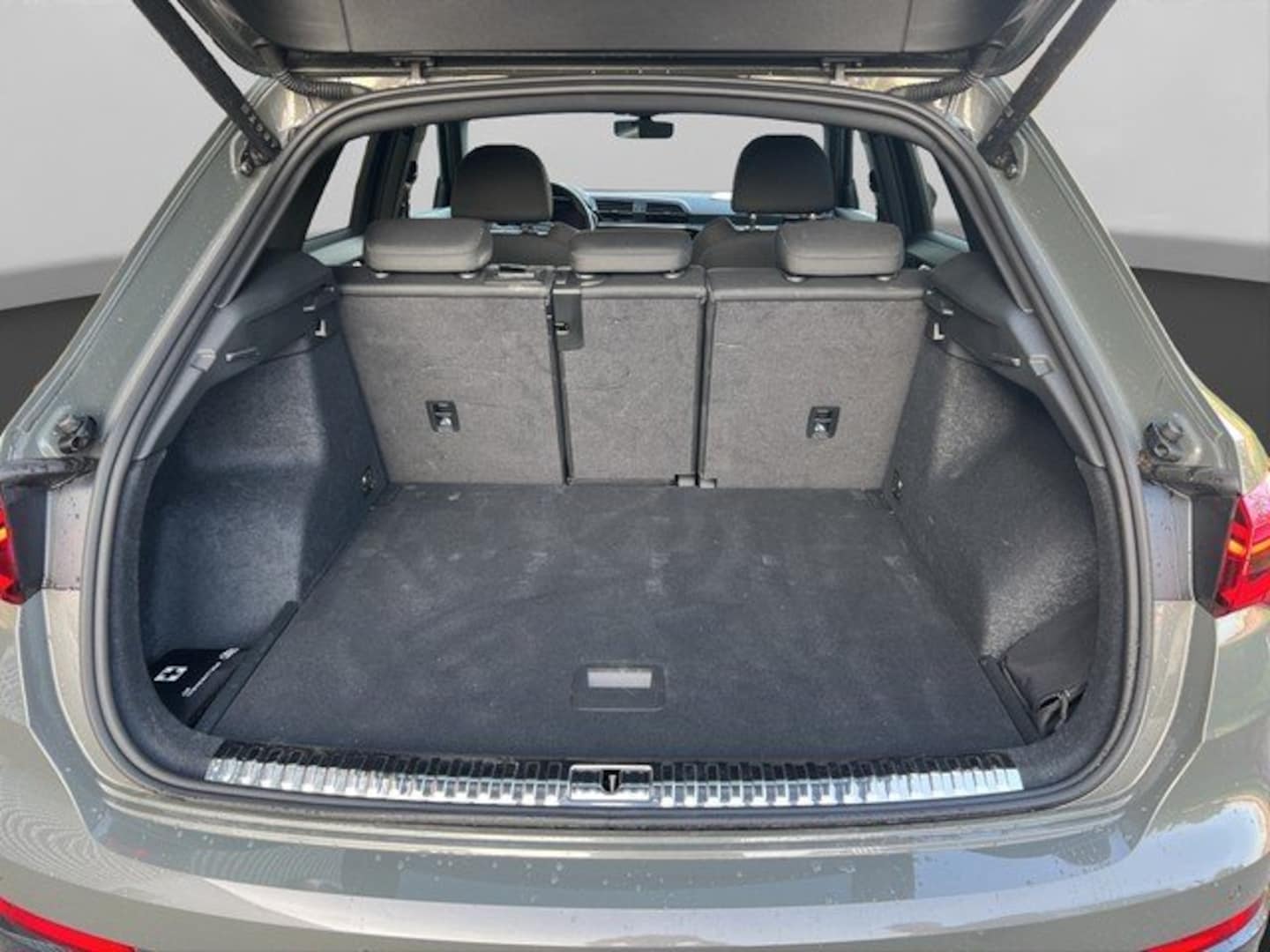Bild über Audi Q3 advanced 40 TFSI quattro S tronic - für weitere Informationen kontaktieren Sie den Audi Partner