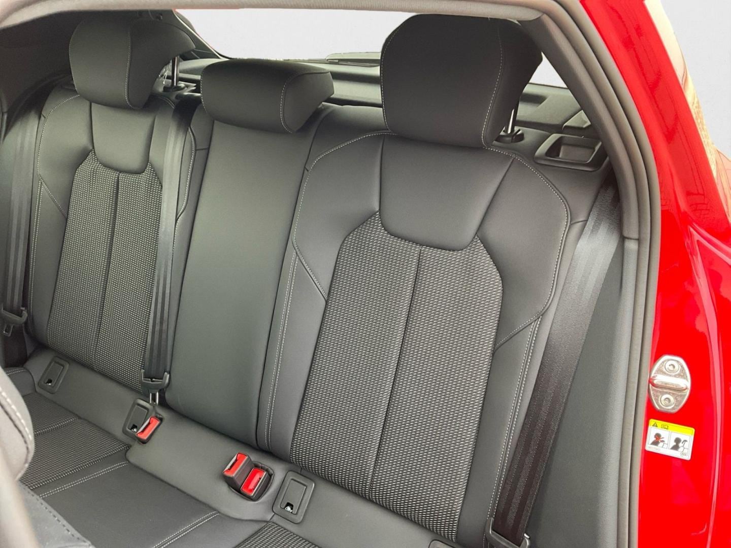 Bild über Audi A1 Sportback S line 40 TFSI S tronic - für weitere Informationen kontaktieren Sie den Audi Partner