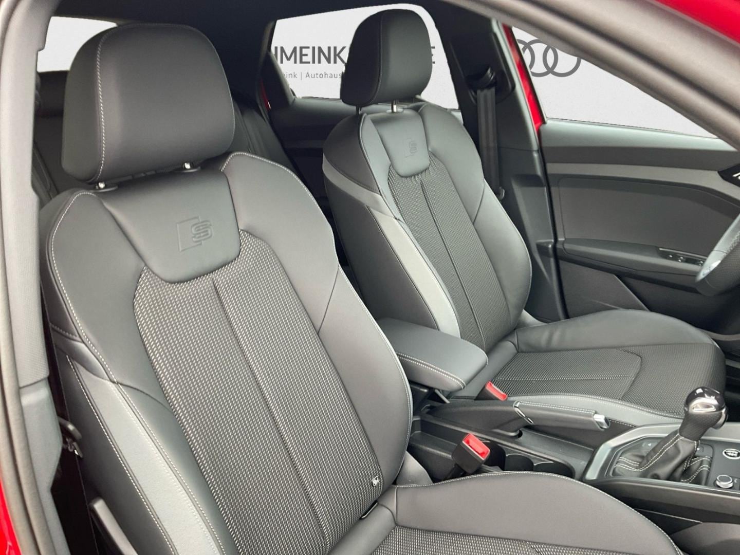 Bild über Audi A1 Sportback S line 40 TFSI S tronic - für weitere Informationen kontaktieren Sie den Audi Partner