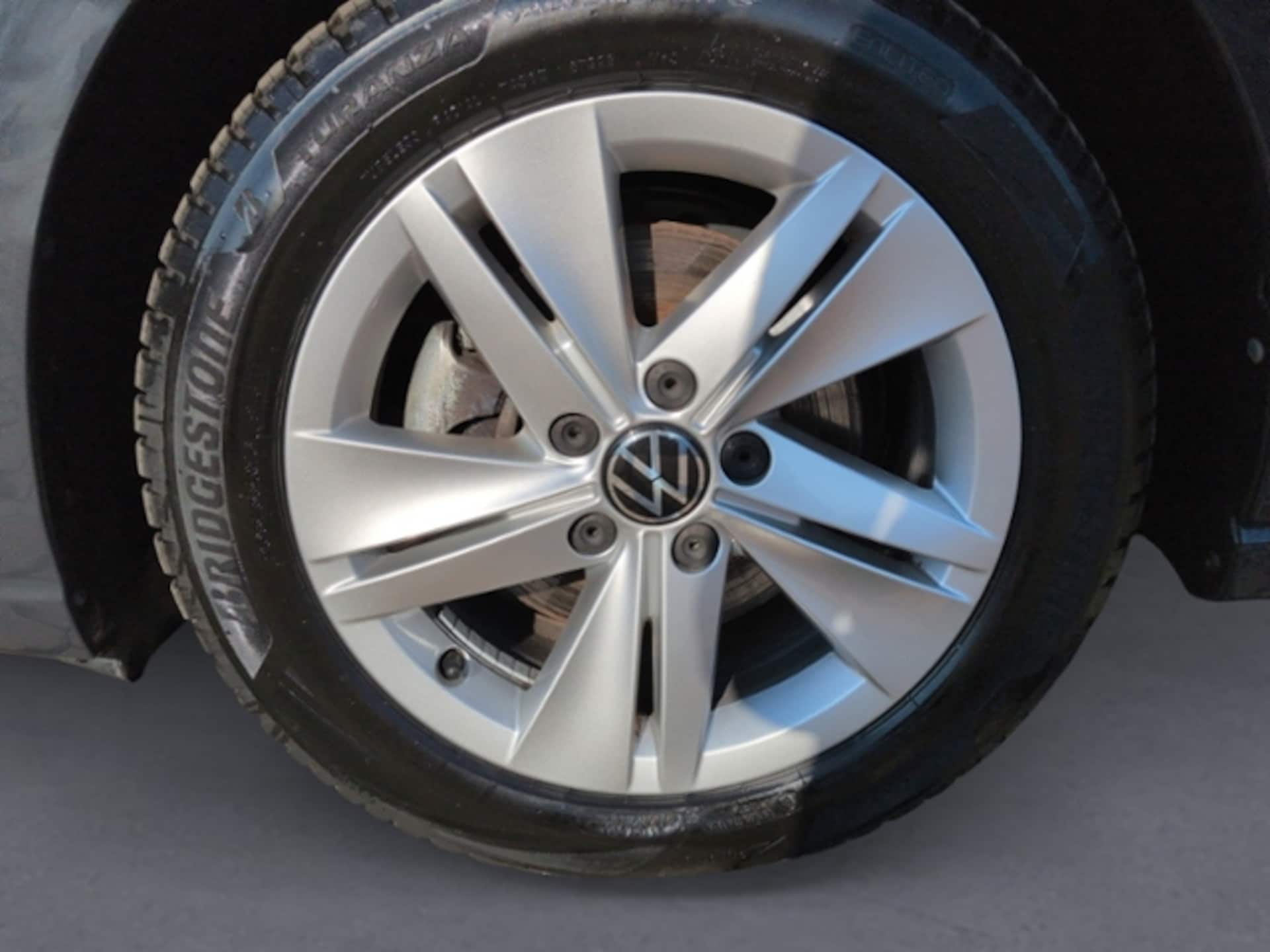Volkswagen Golf Life