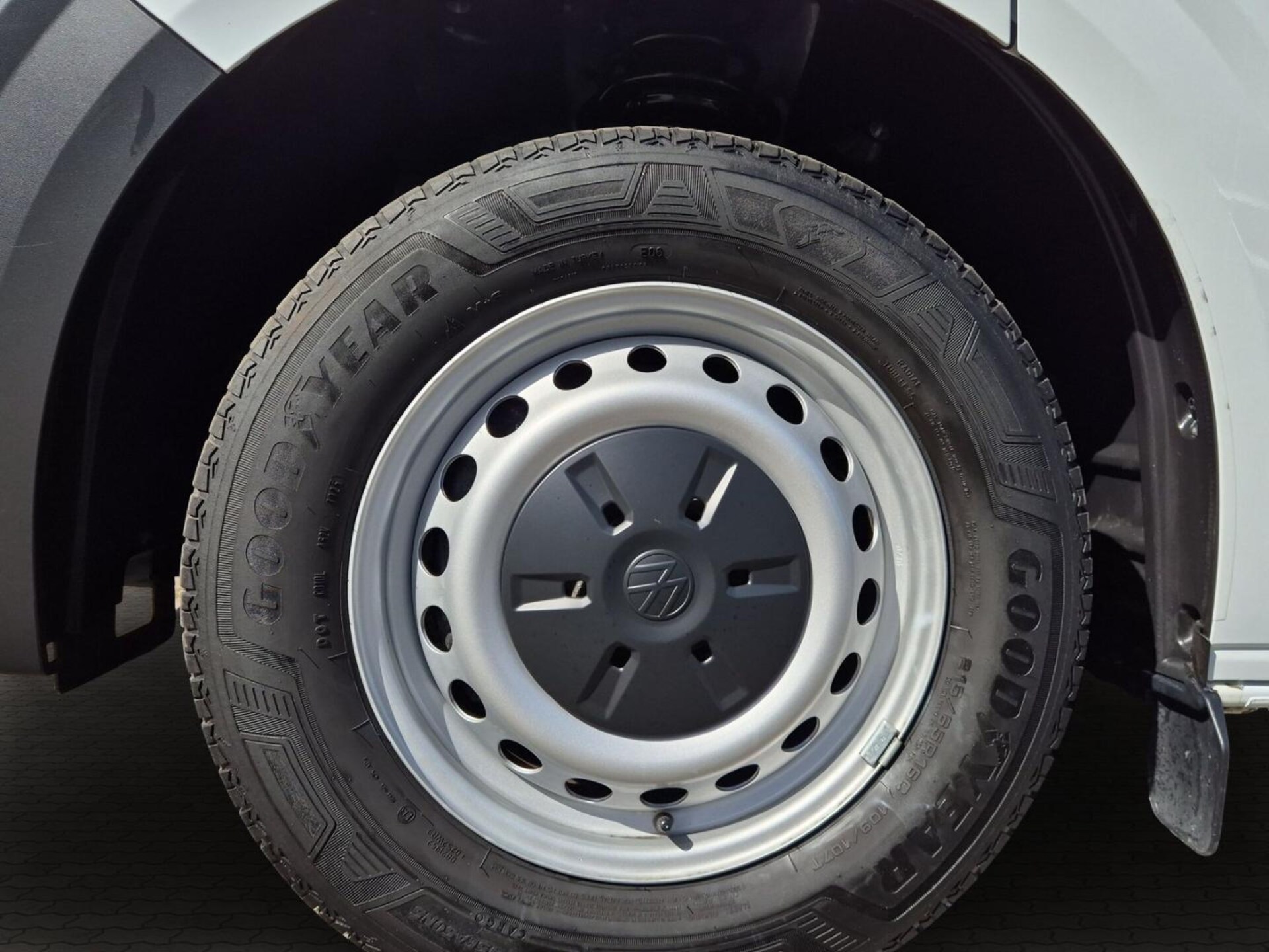 Volkswagen Transporter Kasten langer Radstand