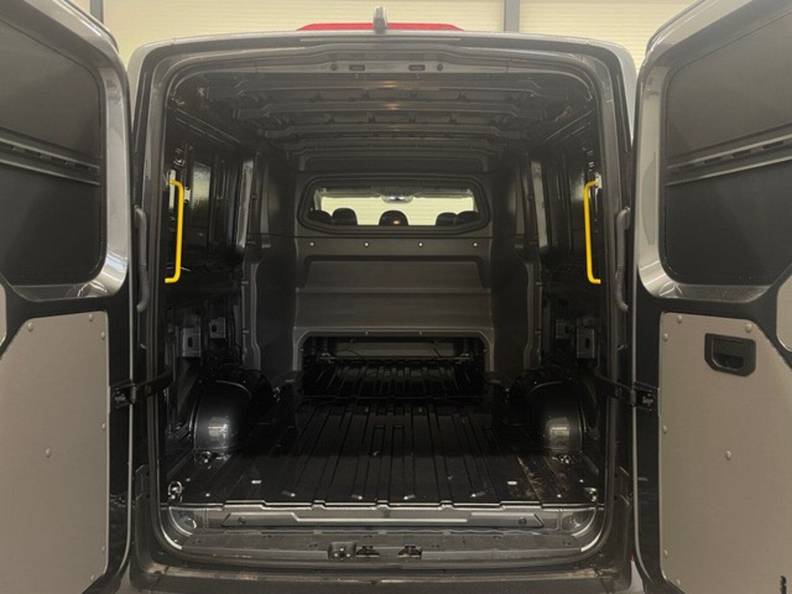 Volkswagen Crafter Kasten mittlerer Radstand – Bild 9