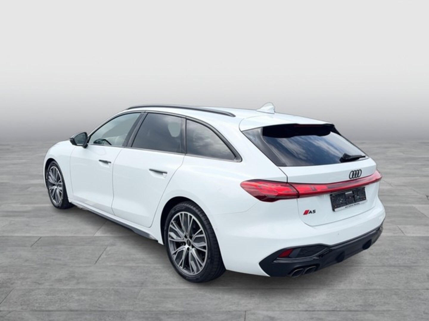 Bild über Audi A5 Avant TDI quattro 150 kW S tronic - für weitere Informationen kontaktieren Sie den Audi Partner
