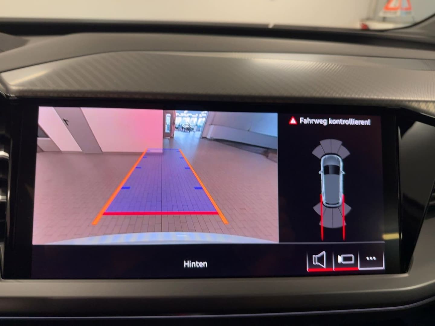 Bild über Audi Q4 e-tron 40 e-tron - für weitere Informationen kontaktieren Sie den Audi Partner