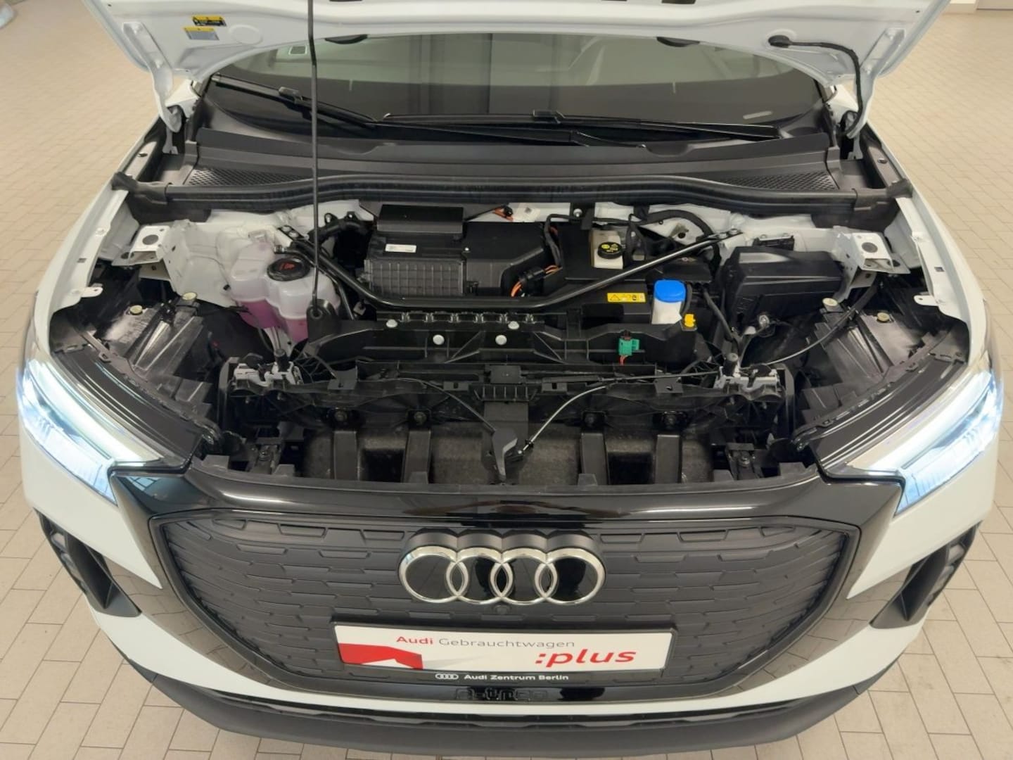 Bild über Audi Q4 e-tron 40 e-tron - für weitere Informationen kontaktieren Sie den Audi Partner