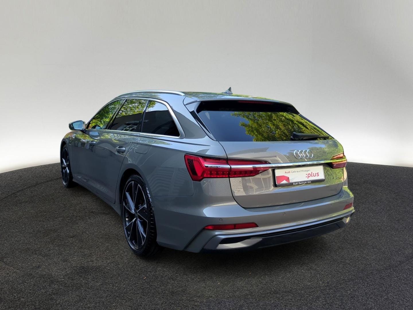 Bild über Audi A6 Avant TFSI e S line 55 TFSI e quattro S tronic - für weitere Informationen kontaktieren Sie den Audi Partner