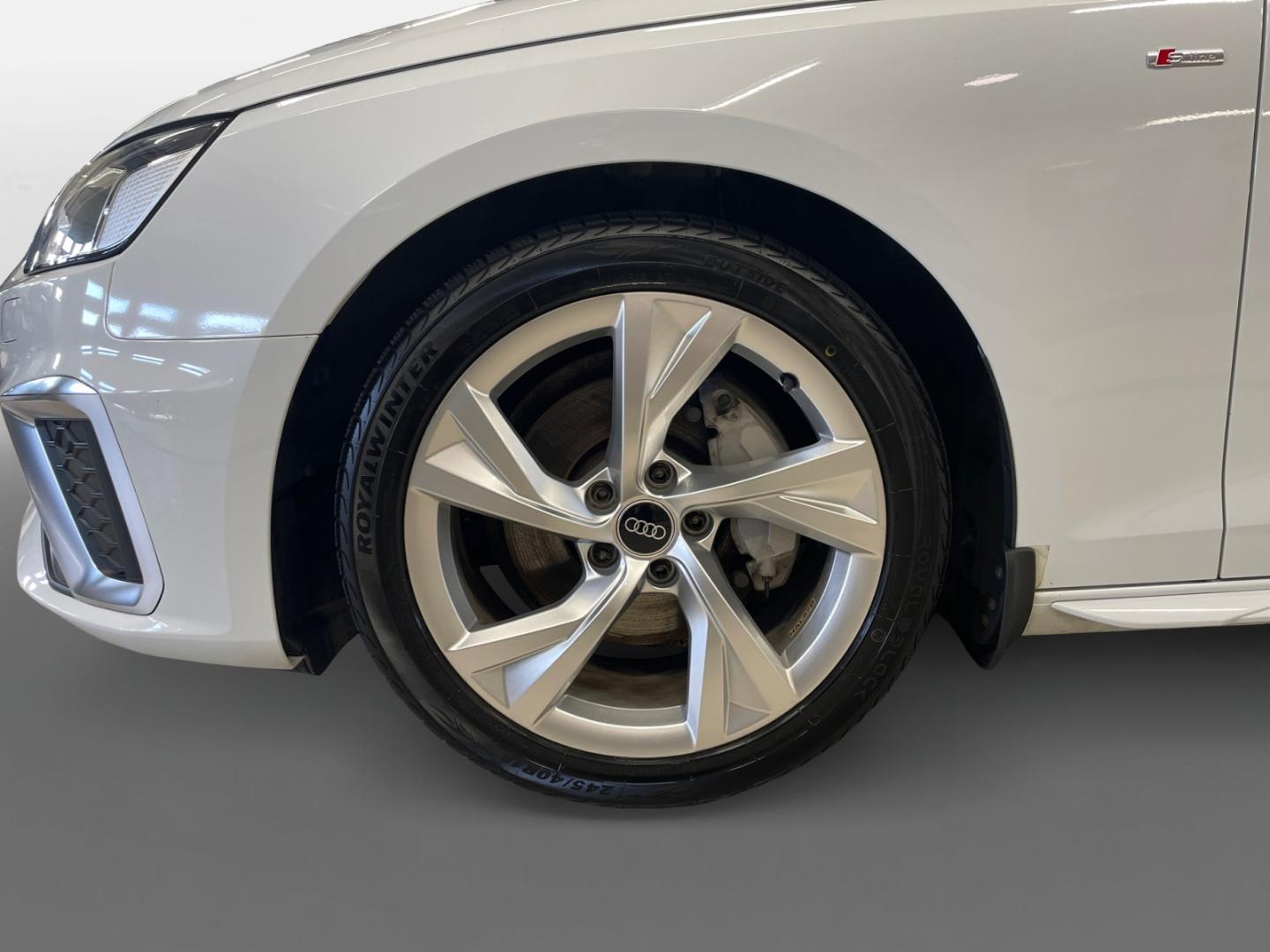 Bild som visar&nbsp;Audi A4 Avant&nbsp;A4 Avant 40 TFSI quattro S line 204 hk S tronic - för mer information kontakta din Audi Partner