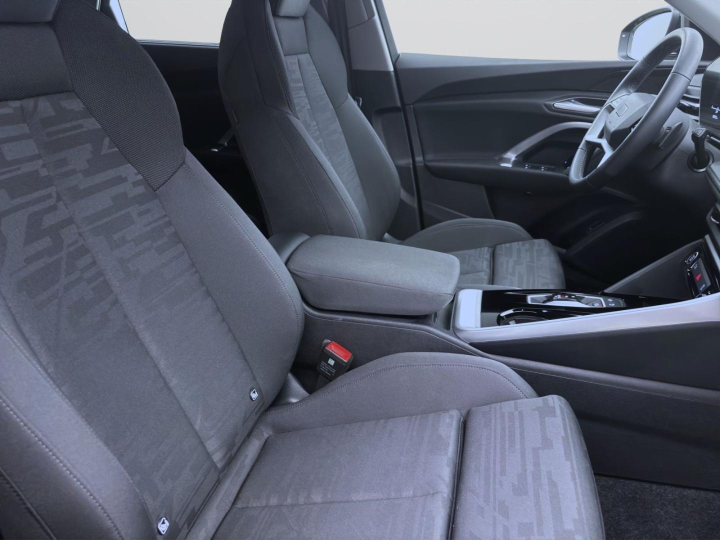 Bild über Audi Q5 SUV TDI quattro 150 kW S tronic - für weitere Informationen kontaktieren Sie den Audi Partner