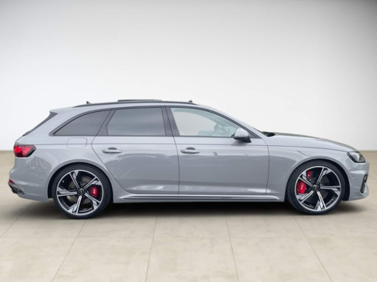 Bild über Audi RS 4 Avant TFSI quattro tiptronic - für weitere Informationen kontaktieren Sie den Audi Partner