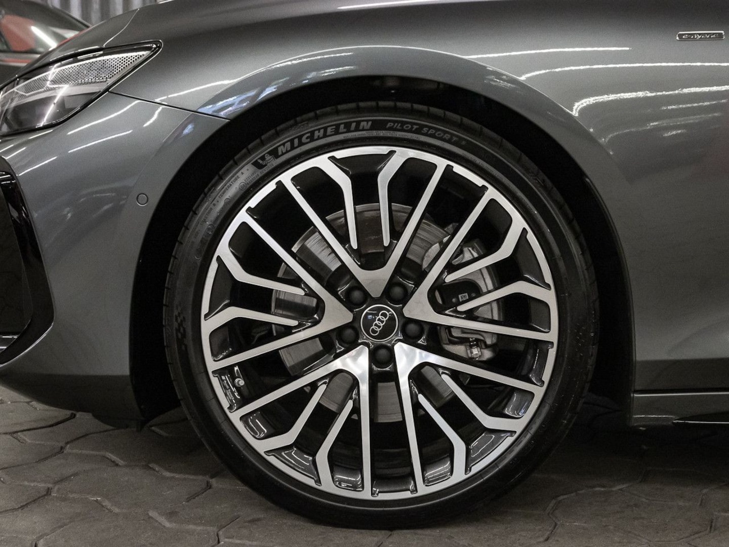 Bild über Audi A6 Avant e-hybrid e-hybrid quattro 220 kW S tronic - für weitere Informationen kontaktieren Sie den Audi Partner