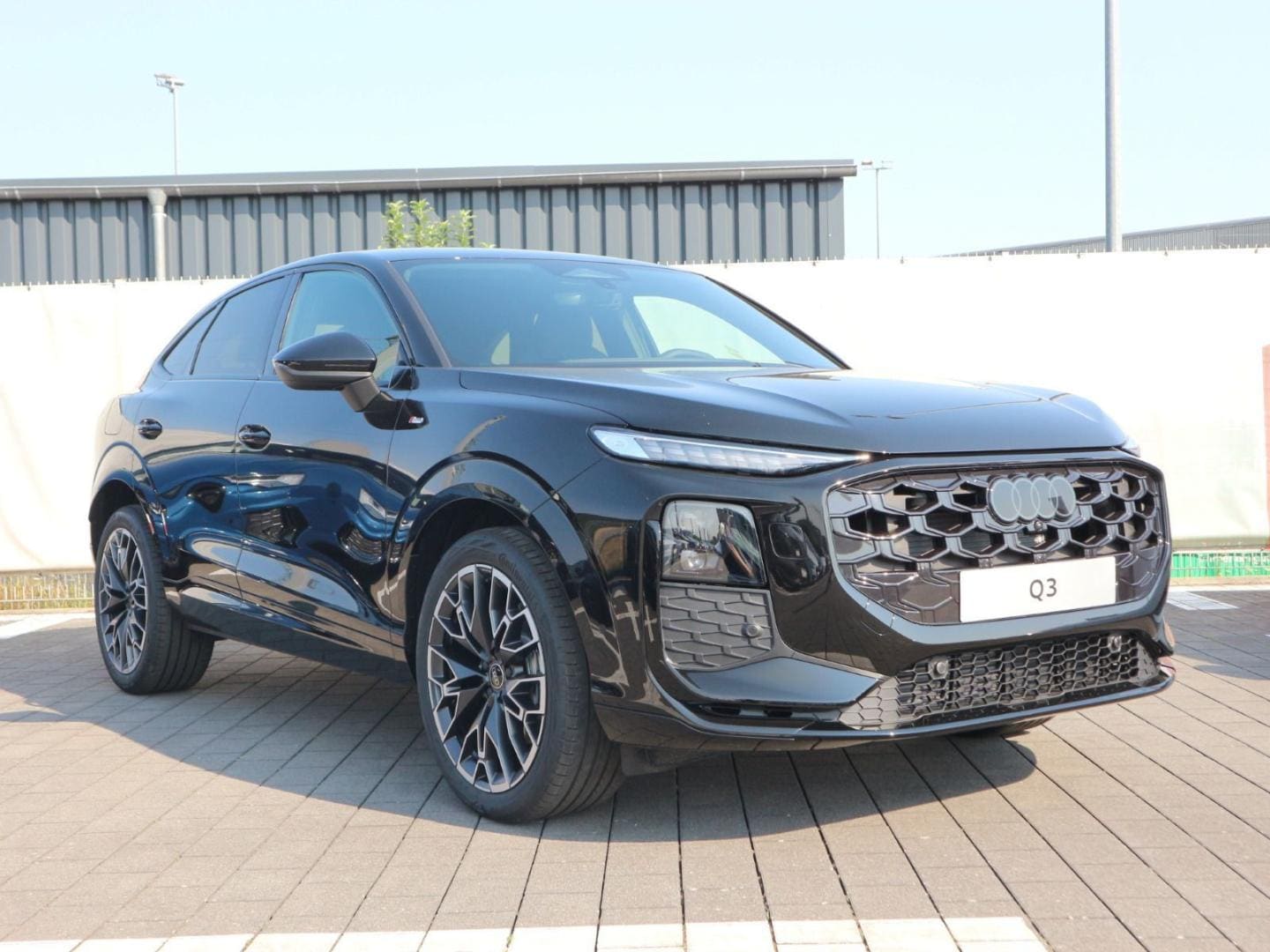 Bild über Audi Q3 Sportback TDI quattro 142 kW S tronic - für weitere Informationen kontaktieren Sie den Audi Partner