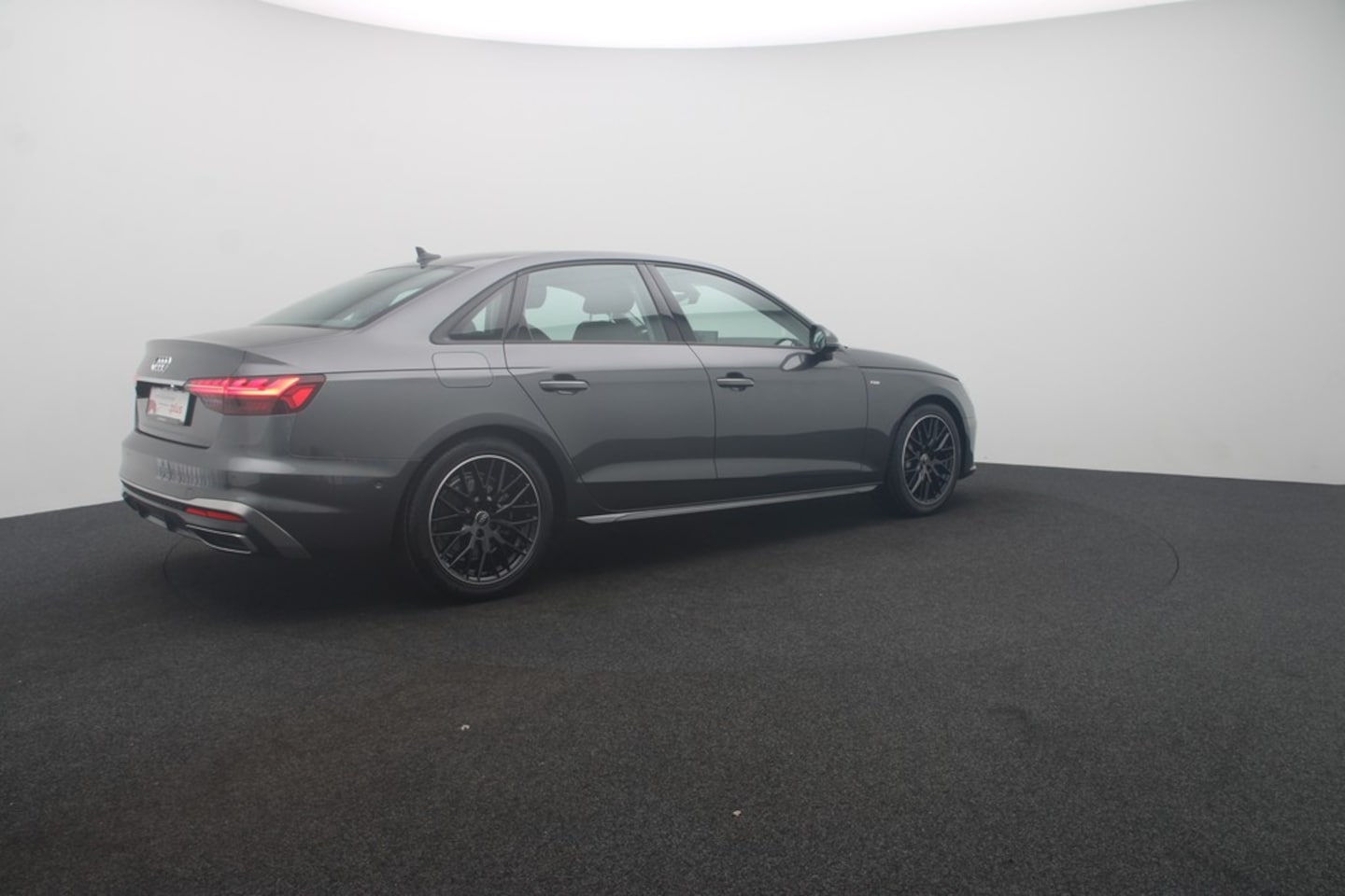 Bild über Audi A4 Limousine S line 40 TDI S tronic - für weitere Informationen kontaktieren Sie den Audi Partner