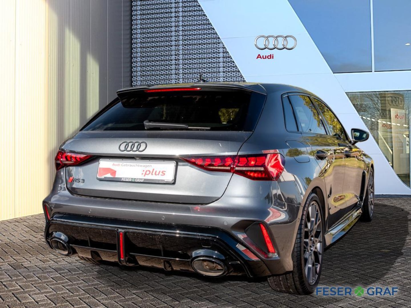 Bild über Audi RS 3 Sportback TFSI quattro S tronic - für weitere Informationen kontaktieren Sie den Audi Partner