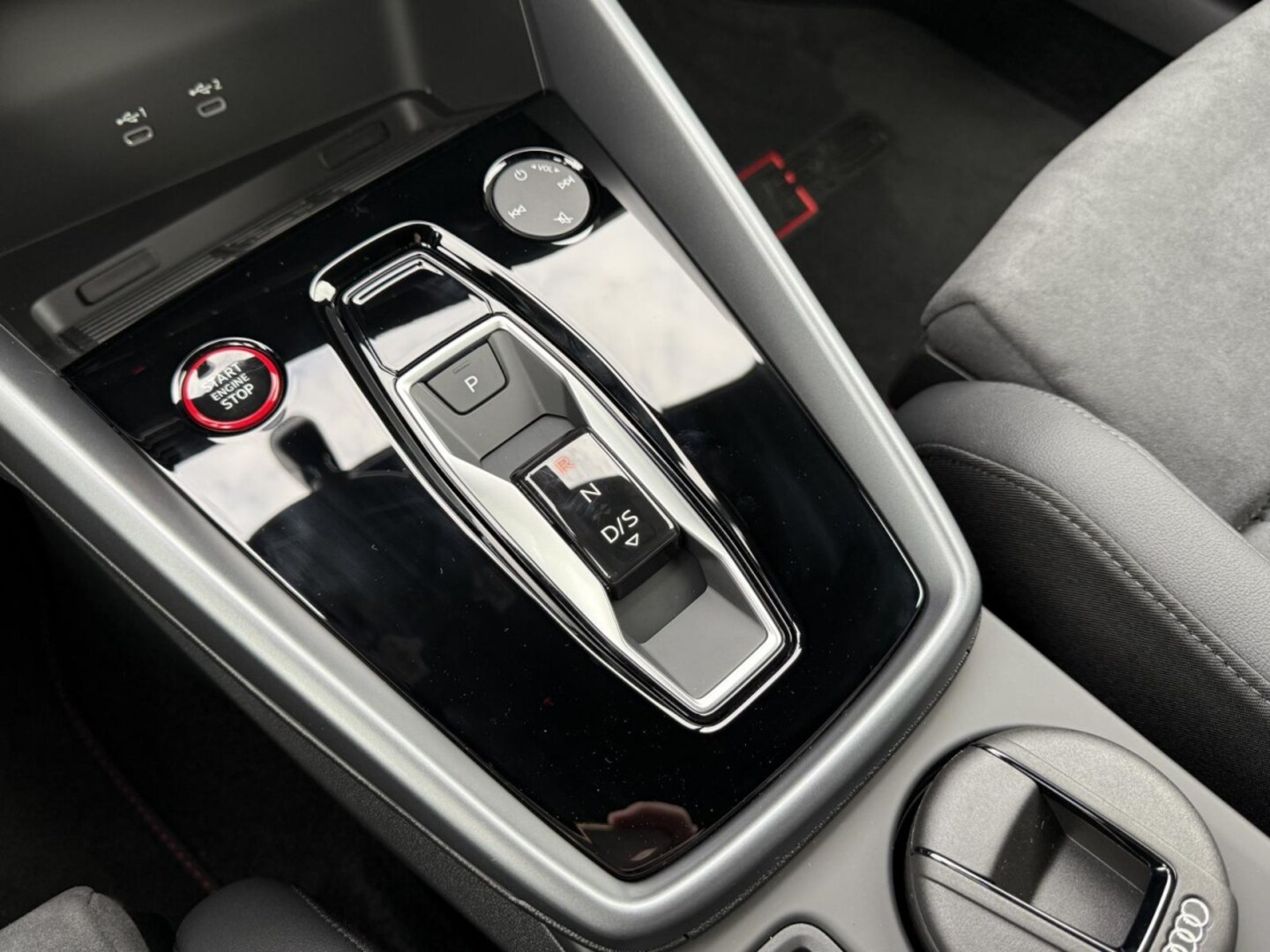 Bild über Audi RS 3 Sportback TFSI quattro 294 kW S tronic - für weitere Informationen kontaktieren Sie den Audi Partner