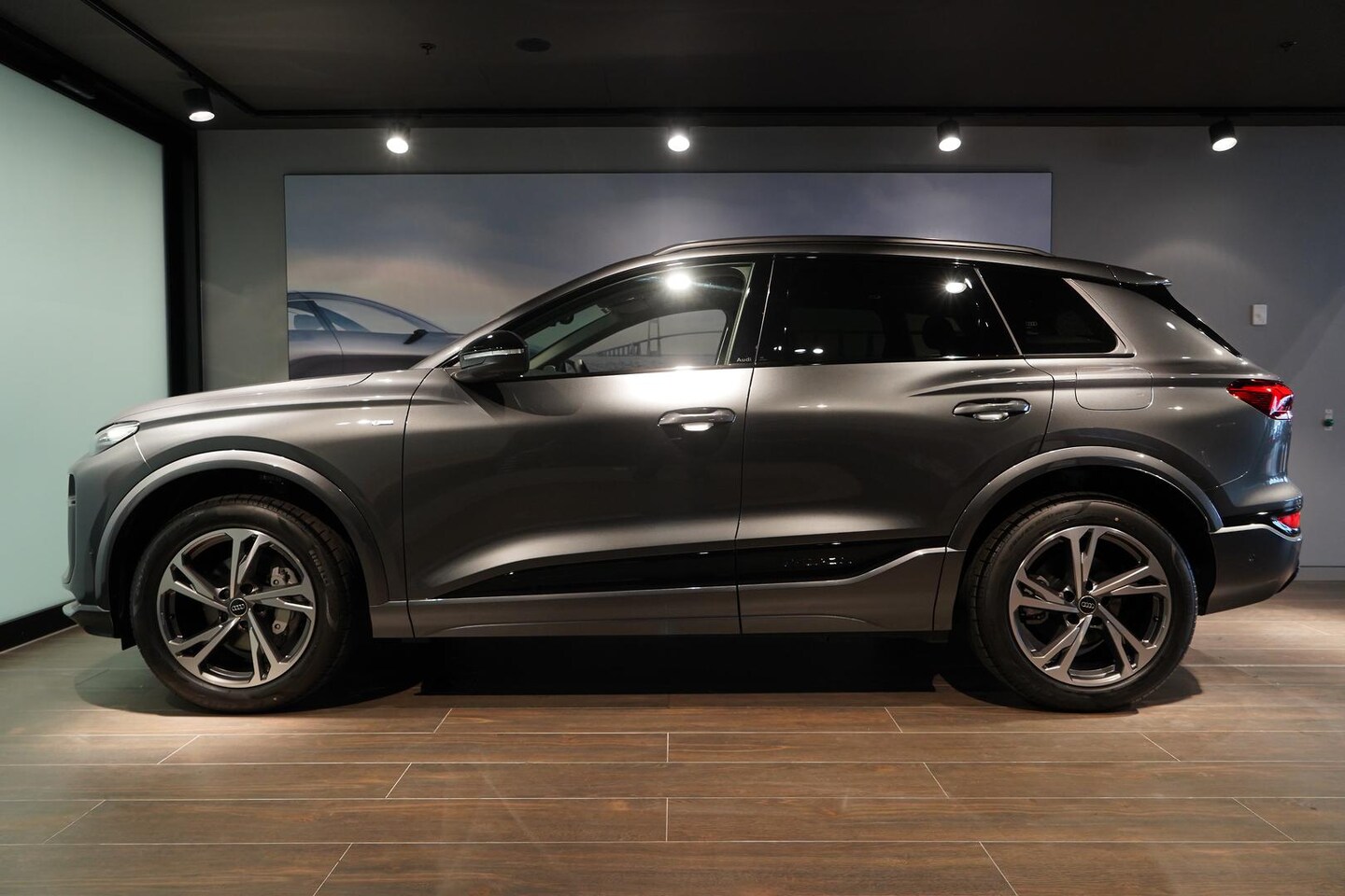 Image about Audi Q6 SUV e-tron e-tron