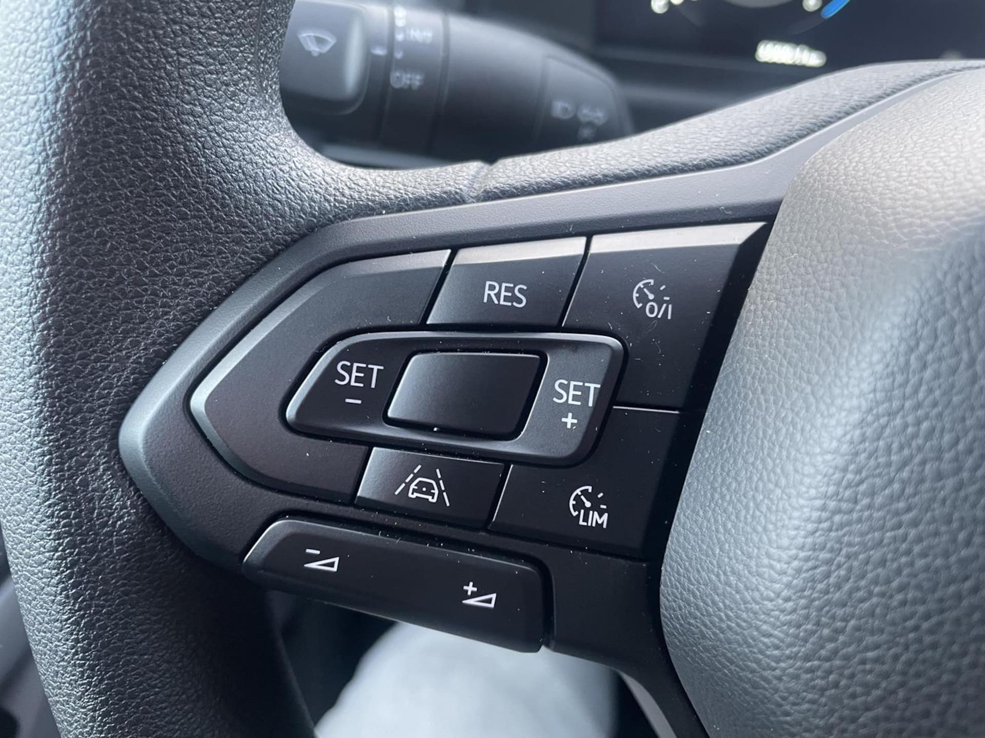 Volkswagen Transporter Furgon długi rozstaw osi