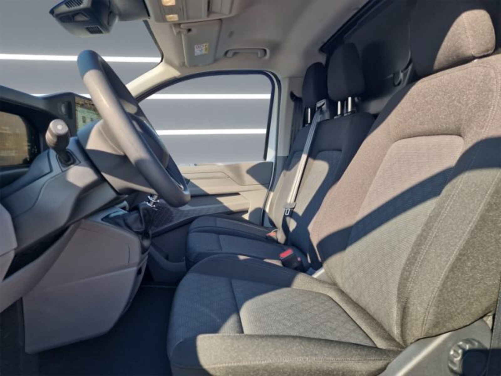 Volkswagen Transporter Kasten kurzer Radstand – Bild 12