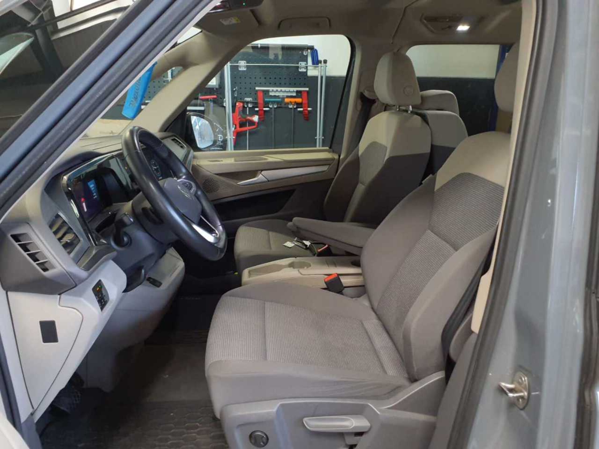 Volkswagen Multivan Langversion Basis-Modell