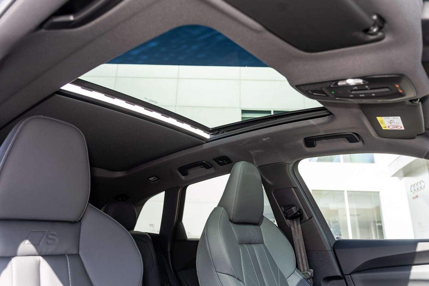 Image about Audi Q5 SUV e-hybrid quattro S tronic