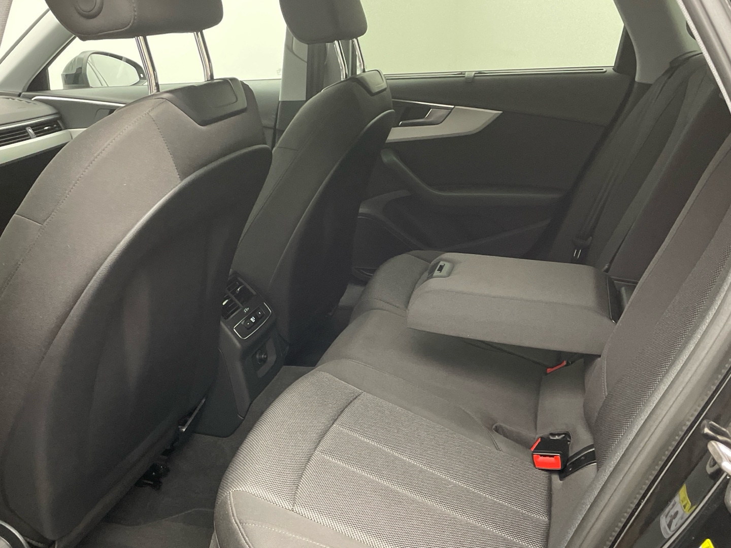 Image about Audi A4 Avant S line 35 TFSI S tronic