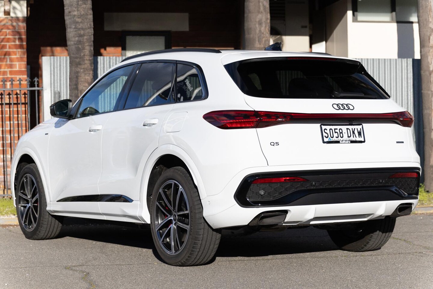 Image about Audi Q5 SUV e-hybrid quattro S tronic