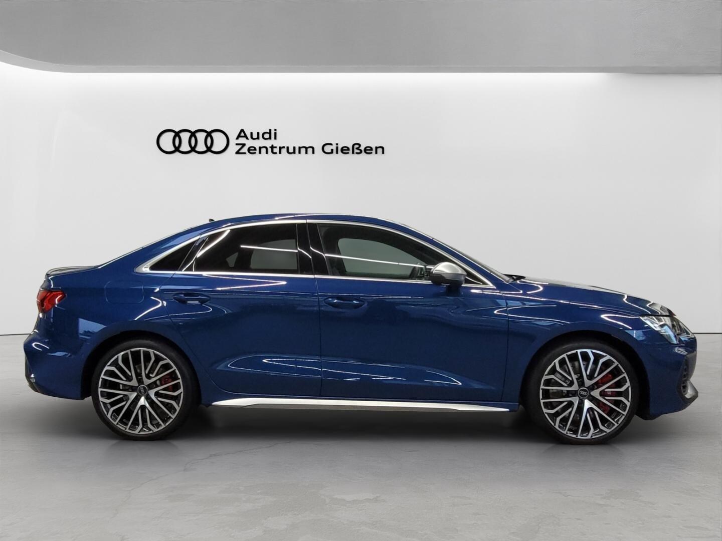 Bild über Audi S3 Limousine TFSI quattro S tronic - für weitere Informationen kontaktieren Sie den Audi Partner