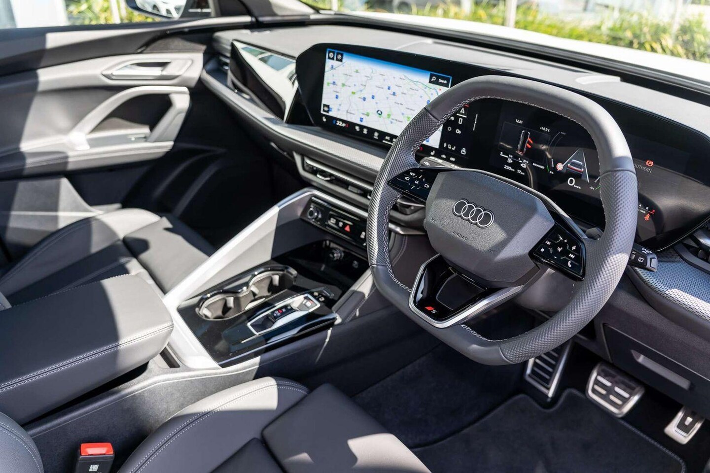 Image about Audi Q5 SUV e-hybrid quattro S tronic