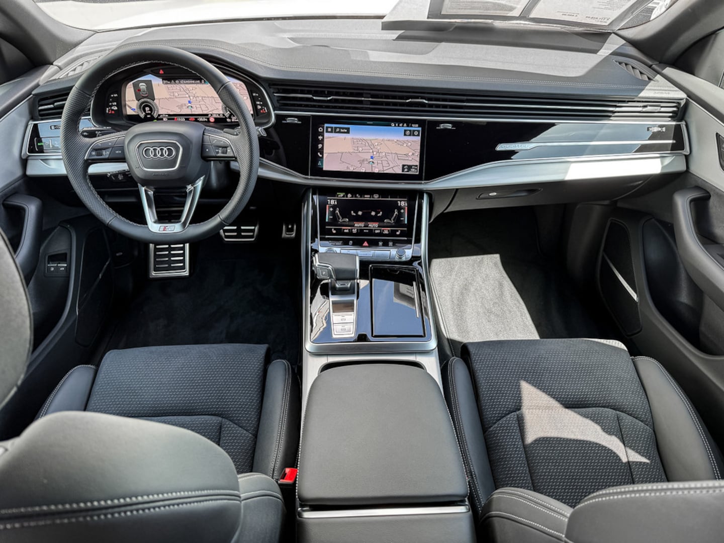 Bild über Audi Q8 SUV TFSI e S line business TFSI e quattro 290 kW tiptronic - für weitere Informationen kontaktieren Sie den Audi Partner
