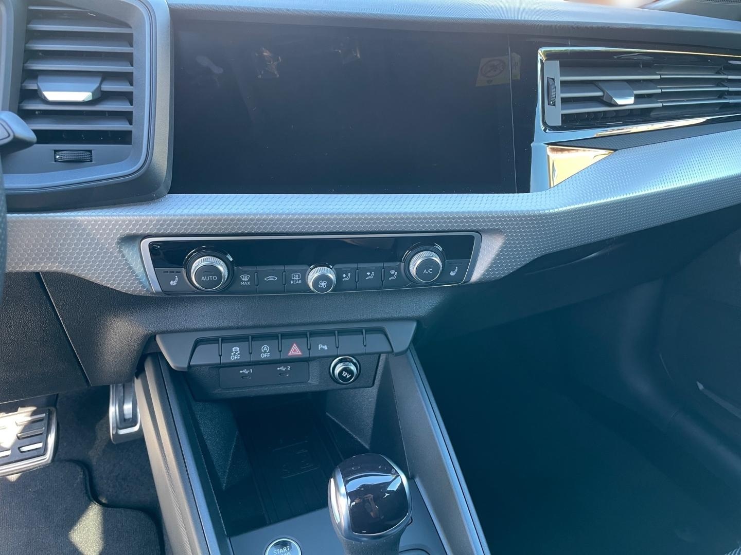 Bild über Audi A1 Sportback S line 30 TFSI S tronic - für weitere Informationen kontaktieren Sie den Audi Partner