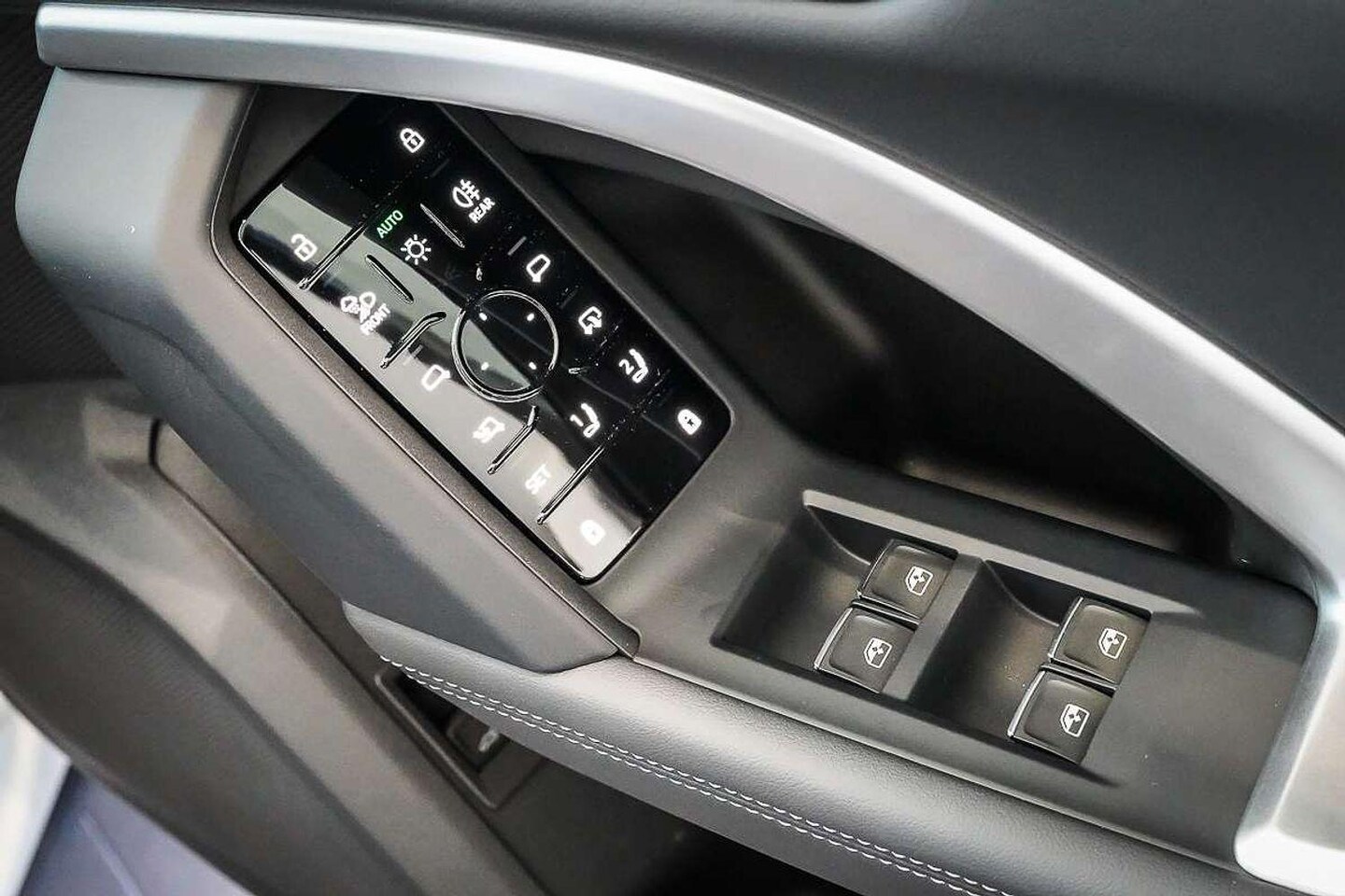 Image about Audi Q5 SUV TFSI quattro 200 kW sport