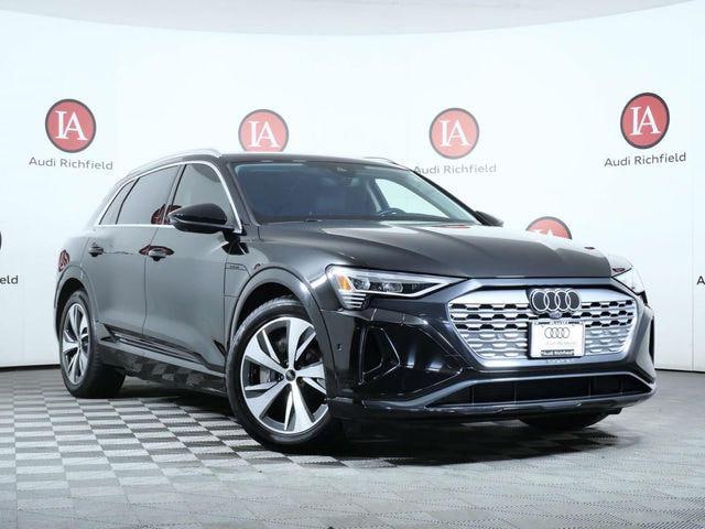 Photo of 2024 Audi Q8 e-tron