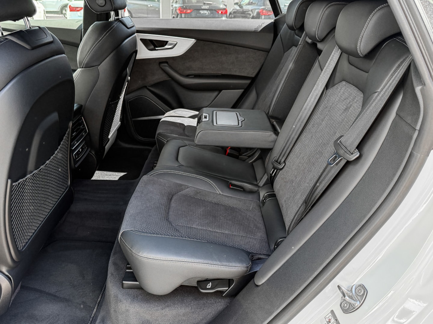 Bild über Audi Q8 SUV TFSI e S line business TFSI e quattro 290 kW tiptronic - für weitere Informationen kontaktieren Sie den Audi Partner