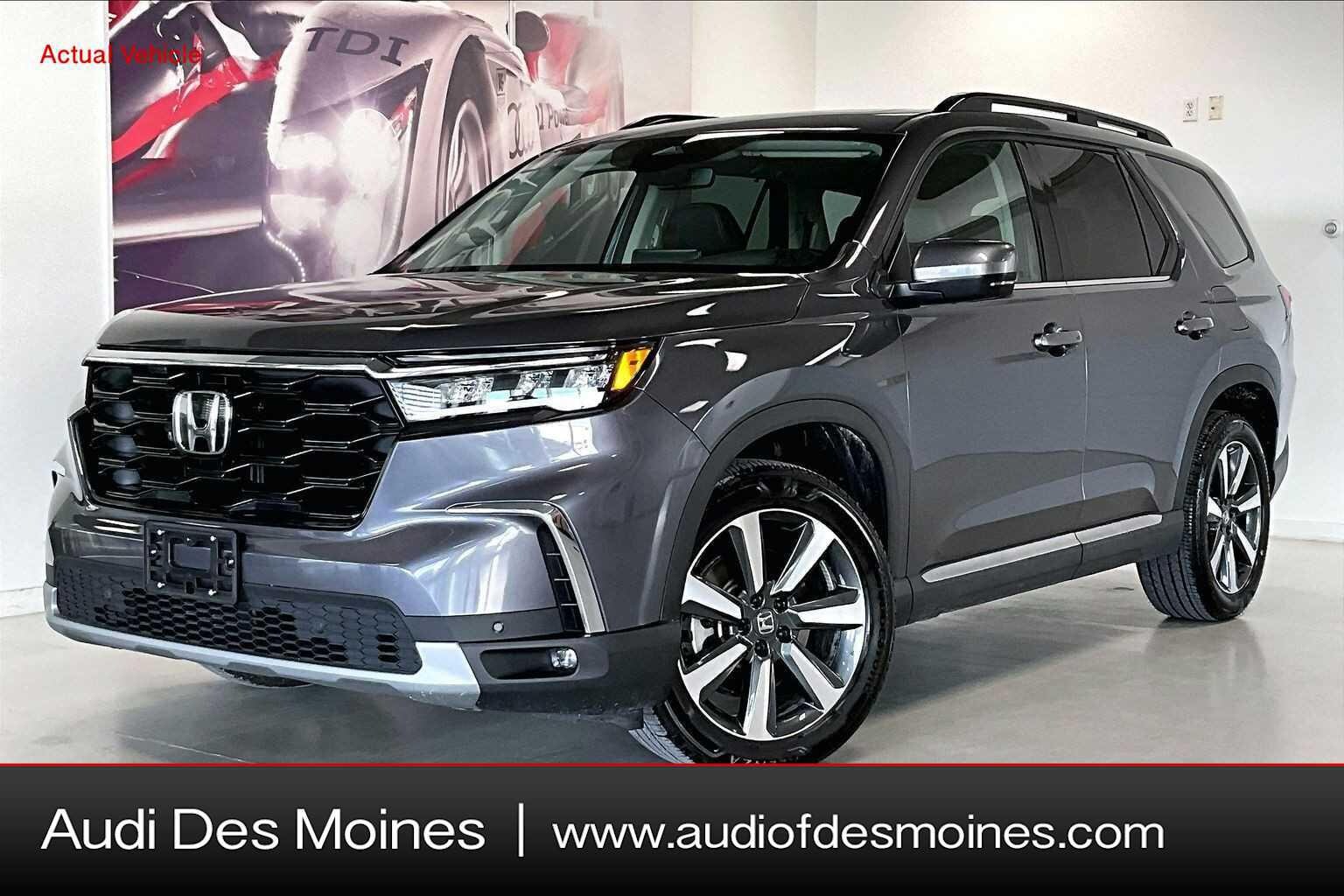 2025 Honda Pilot Touring AWD's photo