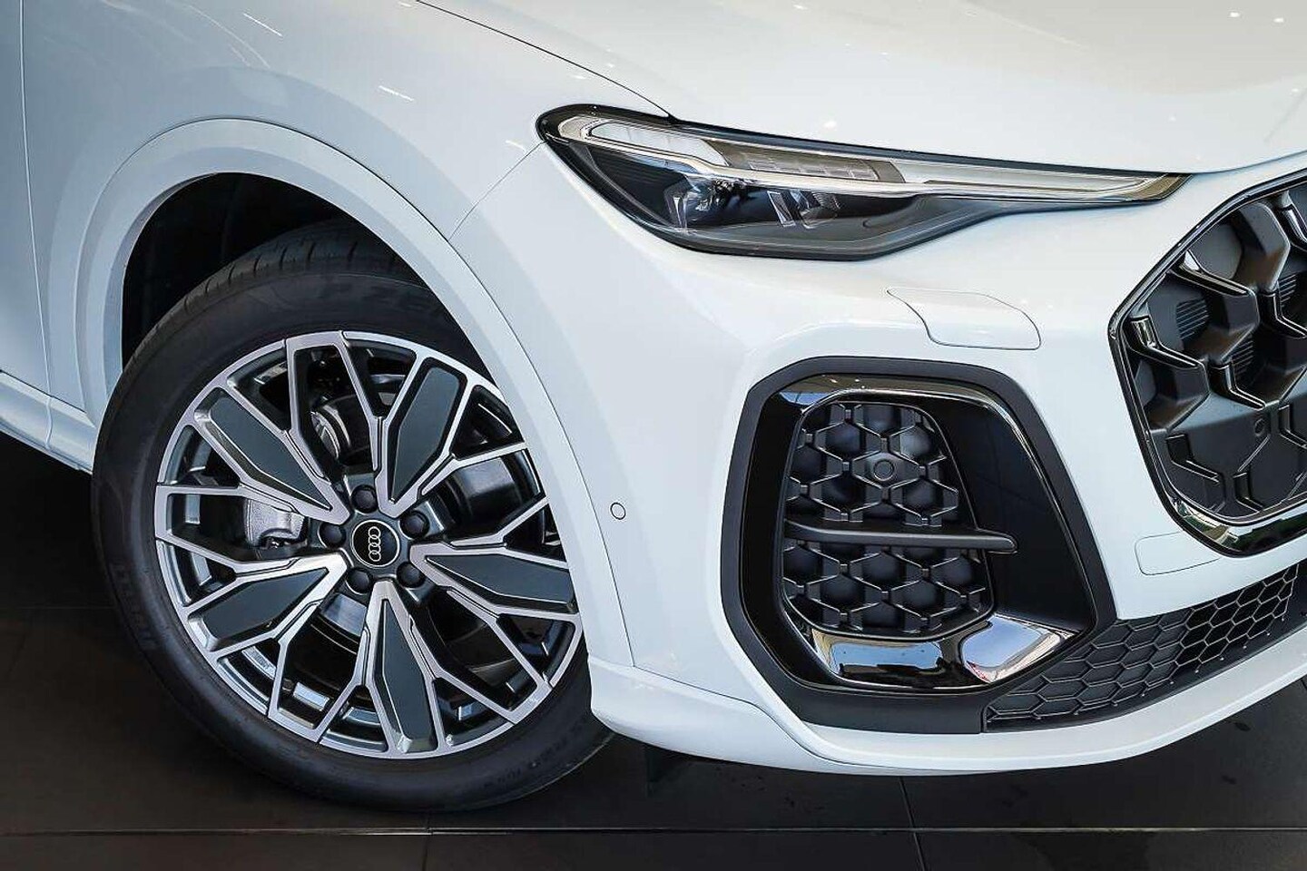 Image about Audi Q5 SUV TFSI quattro 200 kW sport