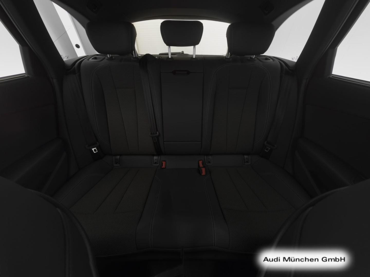 Bild über Audi A4 Avant S line 40 TFSI quattro S tronic - für weitere Informationen kontaktieren Sie den Audi Partner