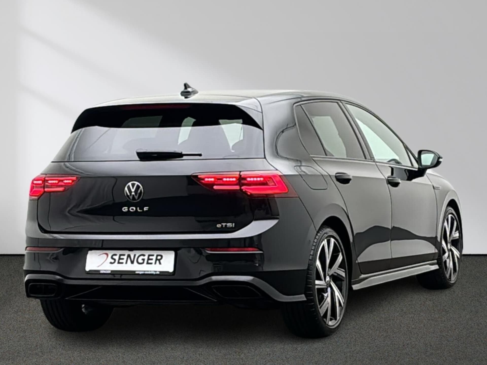 Volkswagen Golf R-Line